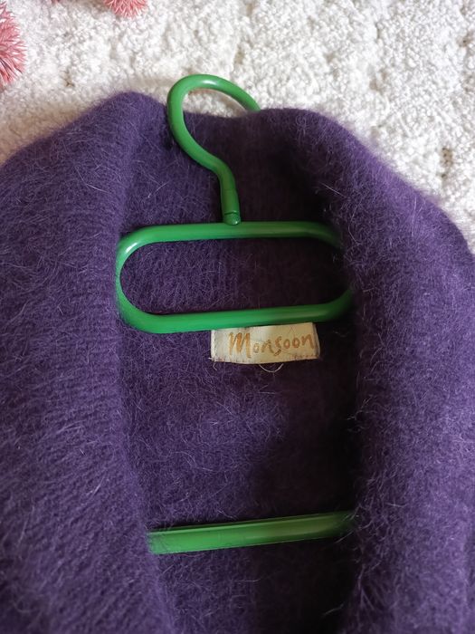 fioletowy kardigan Monsoon puszysty miękki elegancki bolerko z angorą