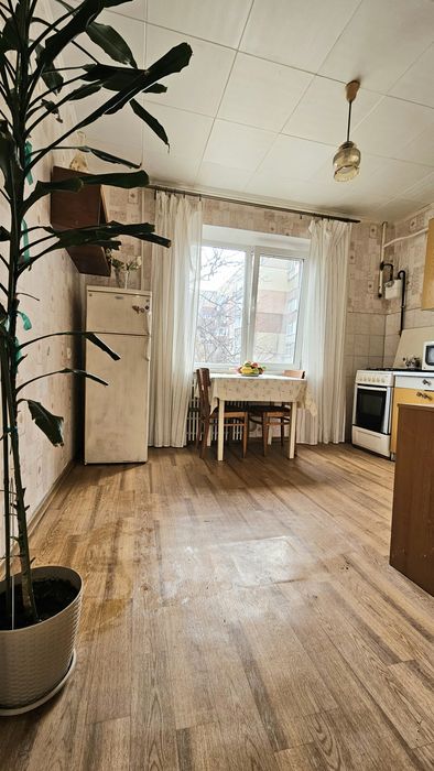 Продам квартиру,  ж/м Сокол, бул. Слави, поряд ж/м Перемога, Тополь