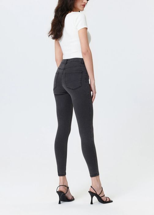 Джинси джегцнси Sinsay