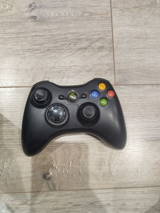 Xbox 360 продам всё работает