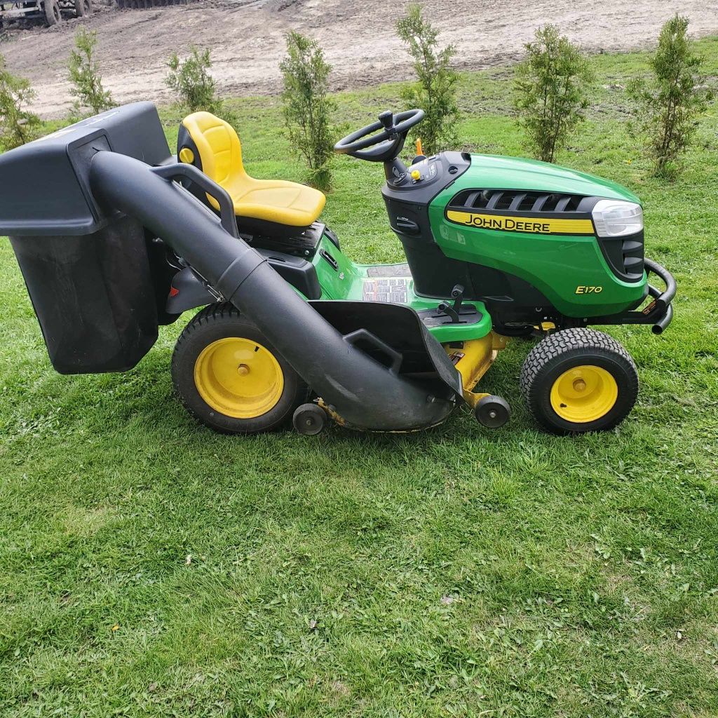 Traktorek kosiarka John Deere E170