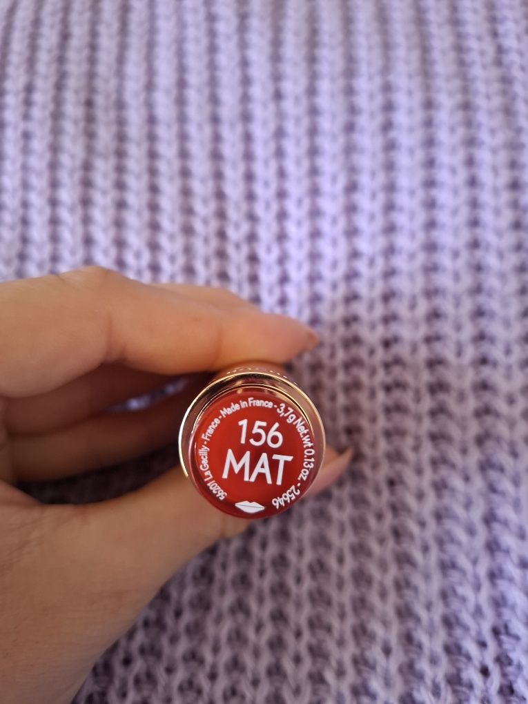 Szminka do ust czerwień