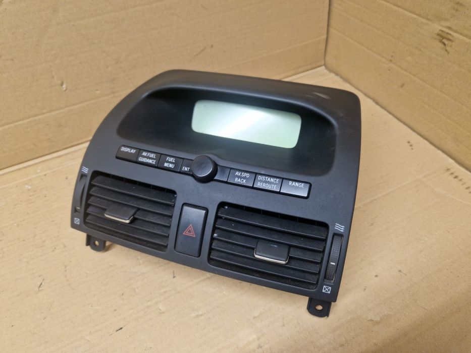 Wyświetlacz ekran środkowy kratki nawiewu środkowe Toyota Avensis T25