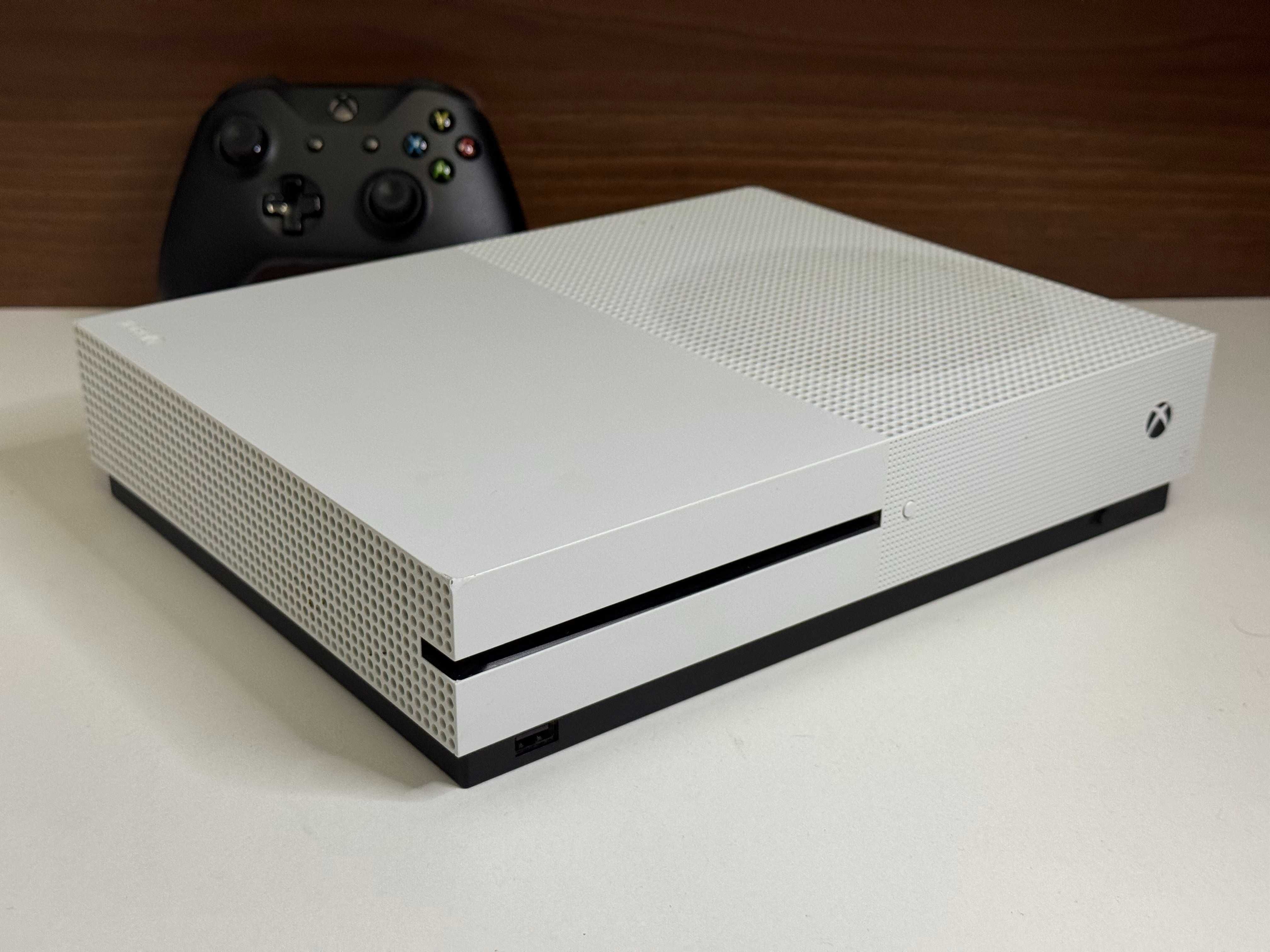 Konsola XBOX ONE S 1TB z Padem i Napędem