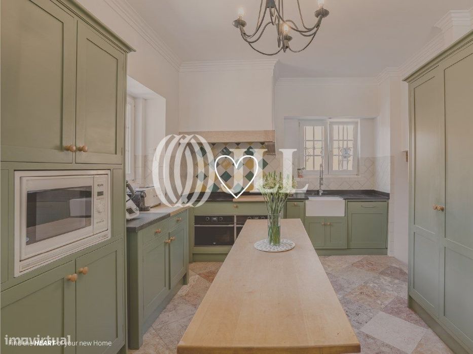 Moradia T7 com piscina e garagem no centro de Cascais