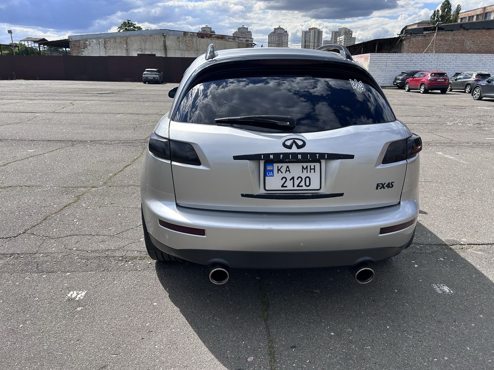 Infiniti FX45 V8