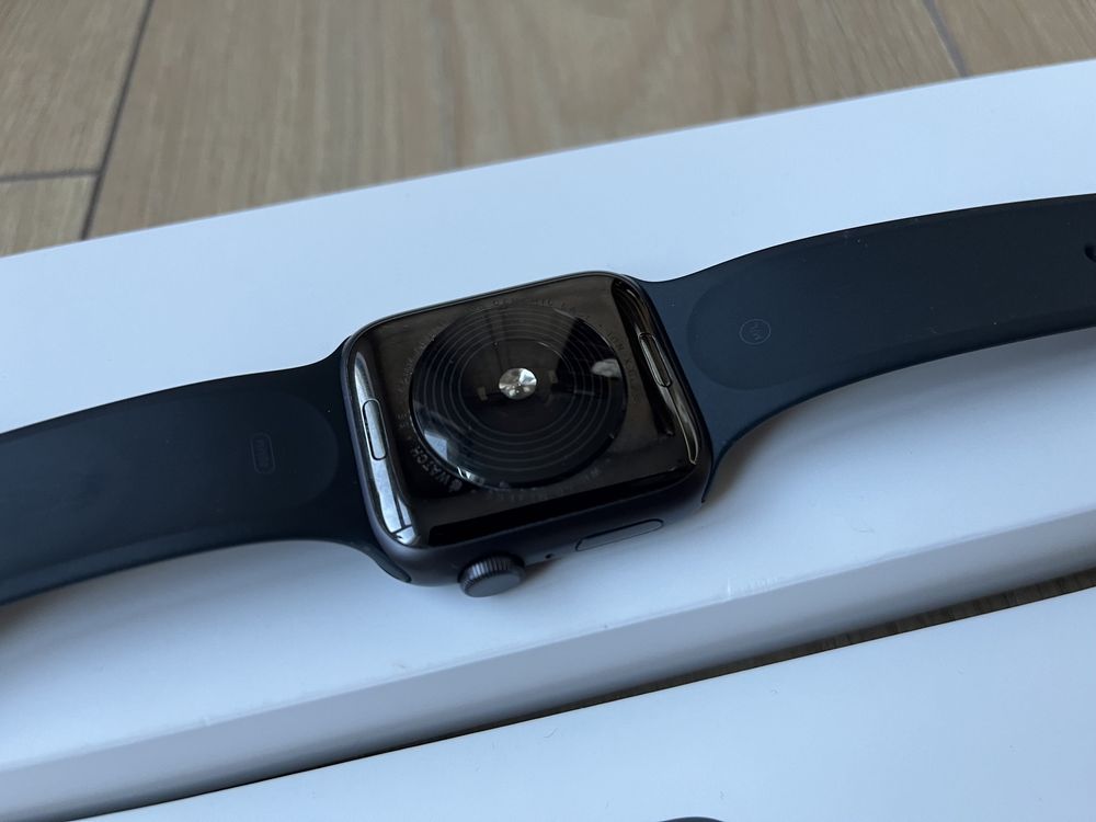 Apple Watch serii SE 44 mm SPACE GRAY w bardzo fajnym stanie!