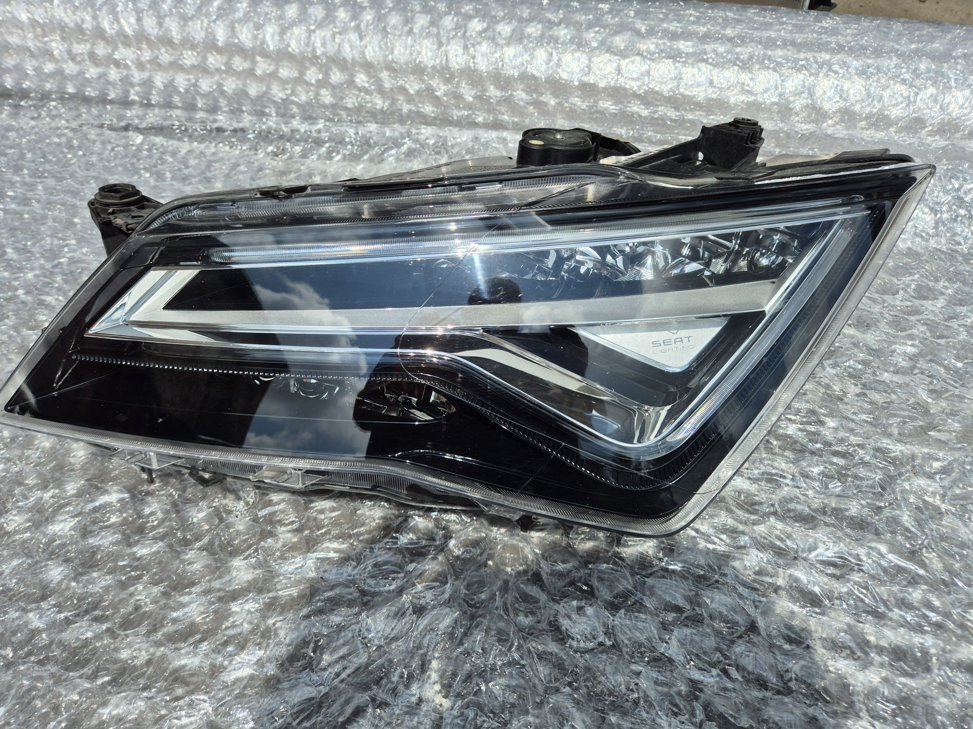 Lampa przod przednia Reflektor Full led Seat Ateca