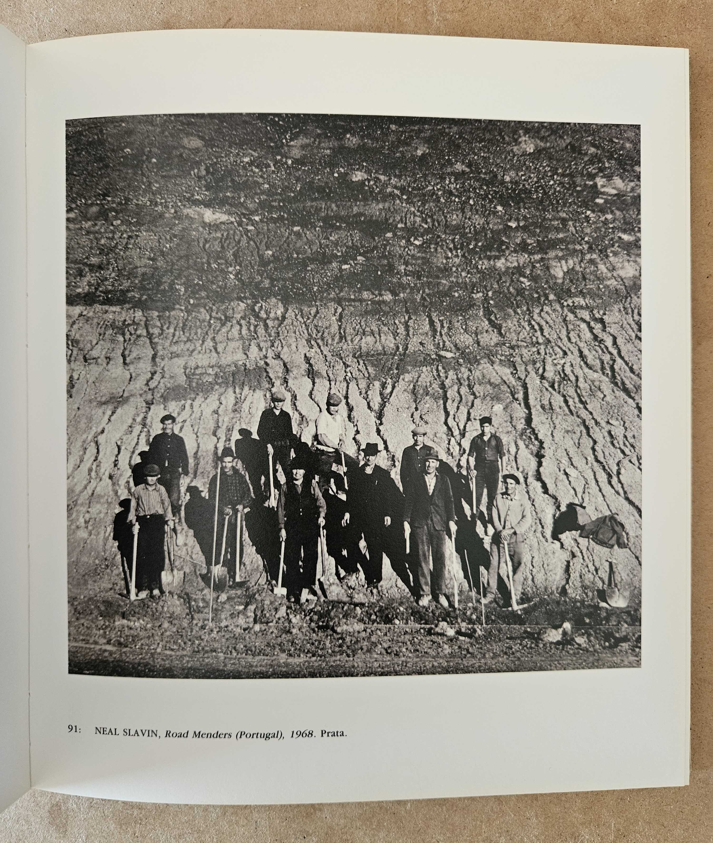 Um Ano Depois/One Year Later (livro de fotografia)