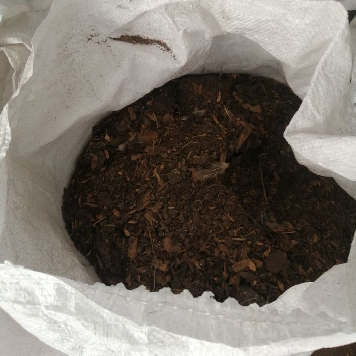 Перегній в мішках курячий