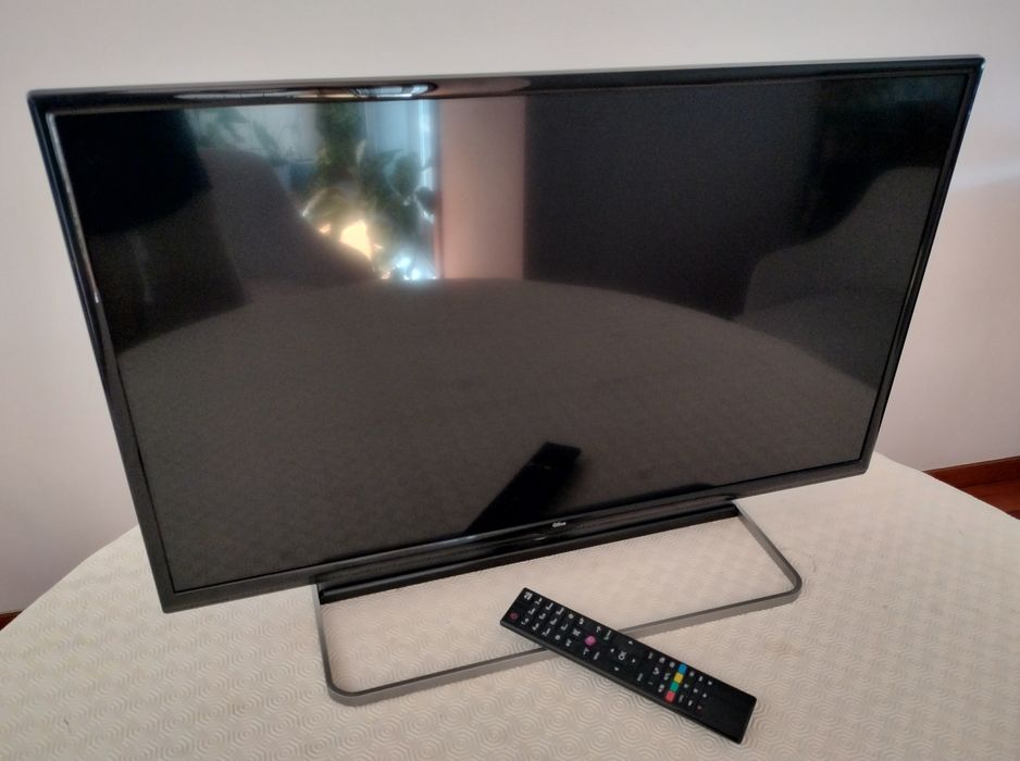 TV Qilive 32’’ LED HDMI USB + Iluminação Ambiente — Pronta para ligar!