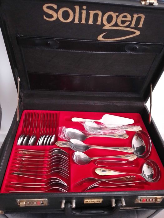 Faqueiro de 84 peças inox e dourado