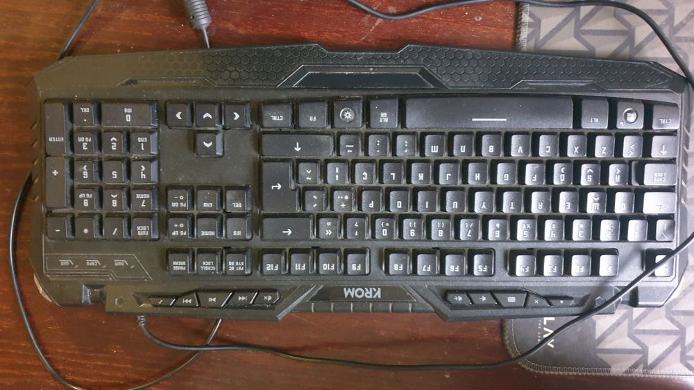 Conjunto motherboard, cpu, tapete de rato, teclado e cooler