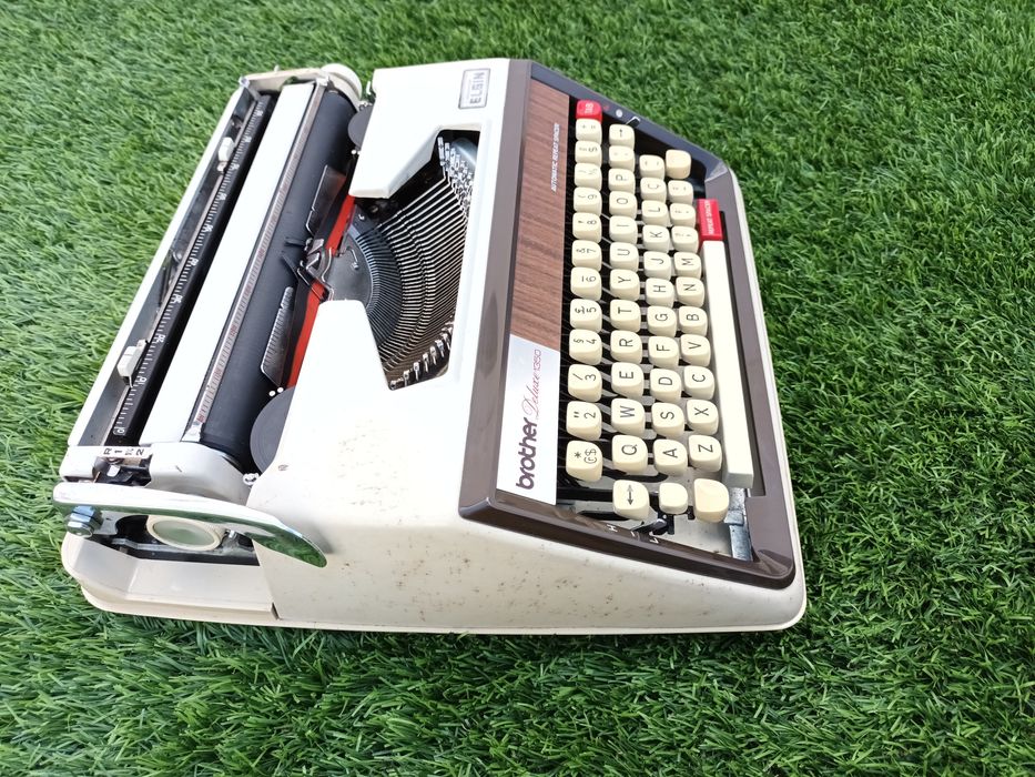 Máquina de escrever brother