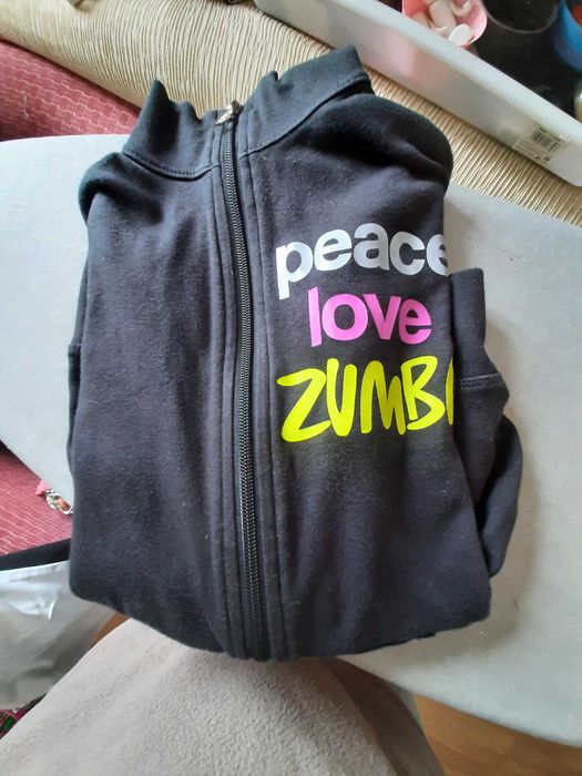 10 peças de roupa variada para vestir ou revender