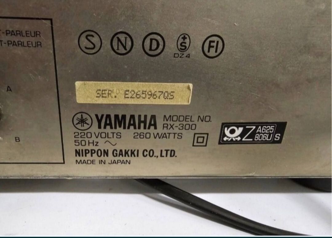 Amplituner Yamaha R-300. Made in Japan