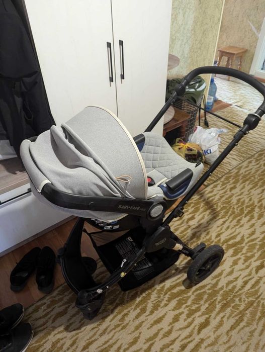 Продам коляску, автокрісло, люльку Britax