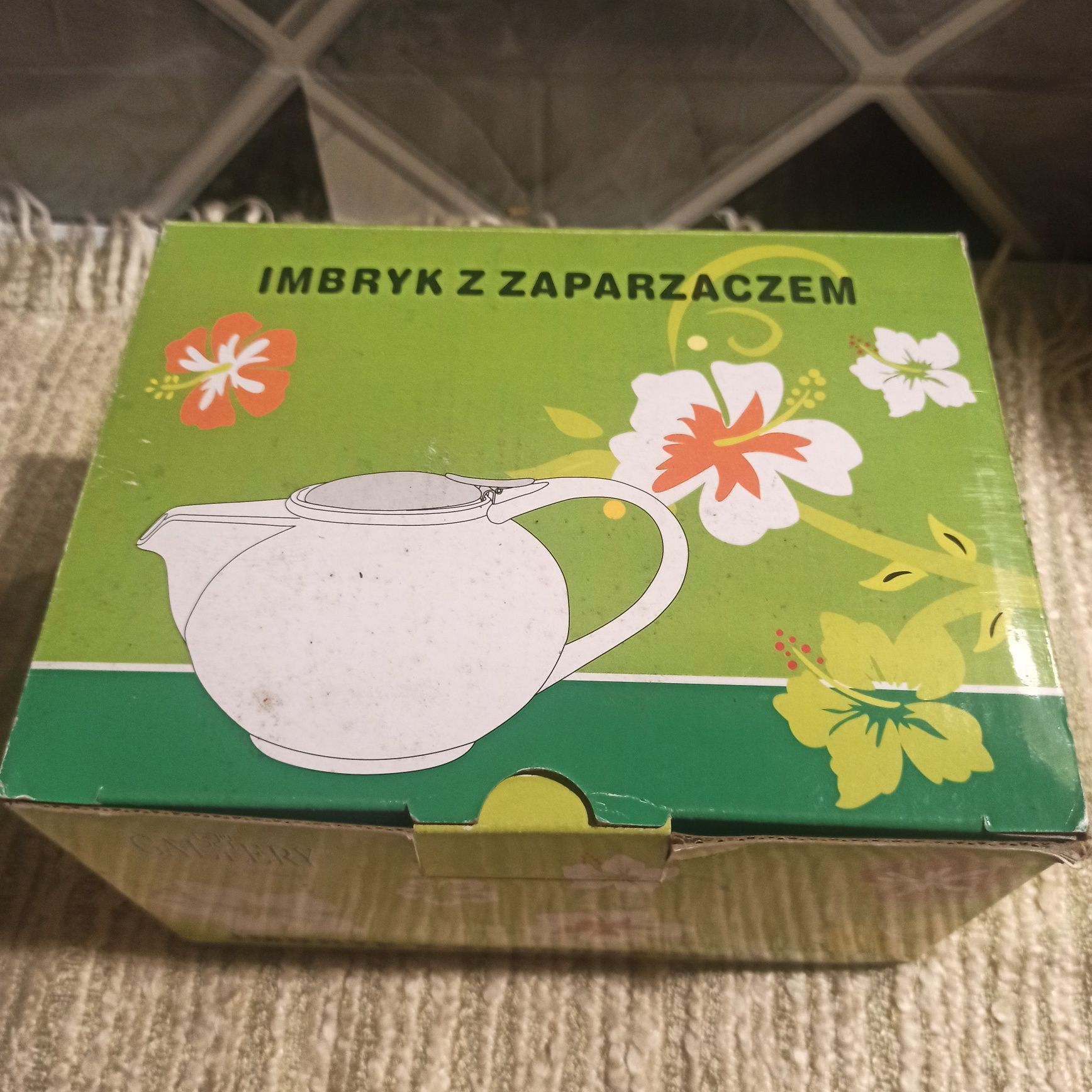Imbryk z zaparzaczem, dzbanek do herbaty i  kawy