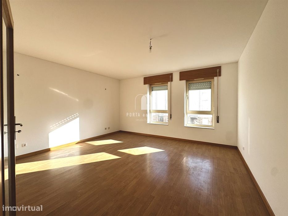 Apartamento T3 TRIPLEX Arrendamento em Gulpilhares e Valadares,Vila No