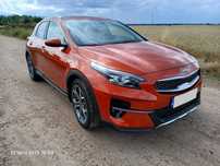 Kia XCeed Auto w kolorze pomarańczowo-ceglanym. Super felgi 18"