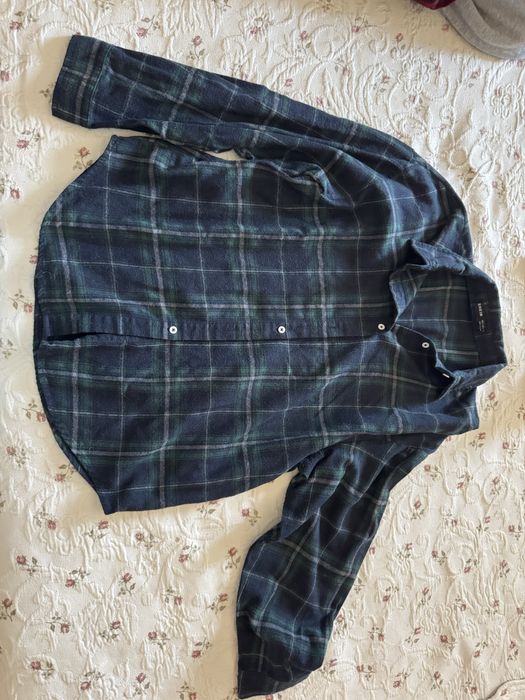 Camisa, vestidos e macacões