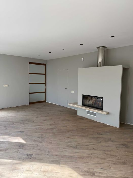 Продам котедж 480м  с.Шпитьки 17 км по Житом. трасі 15с.біля озера