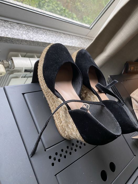 Venda 2 artigos, calçados em bom estado