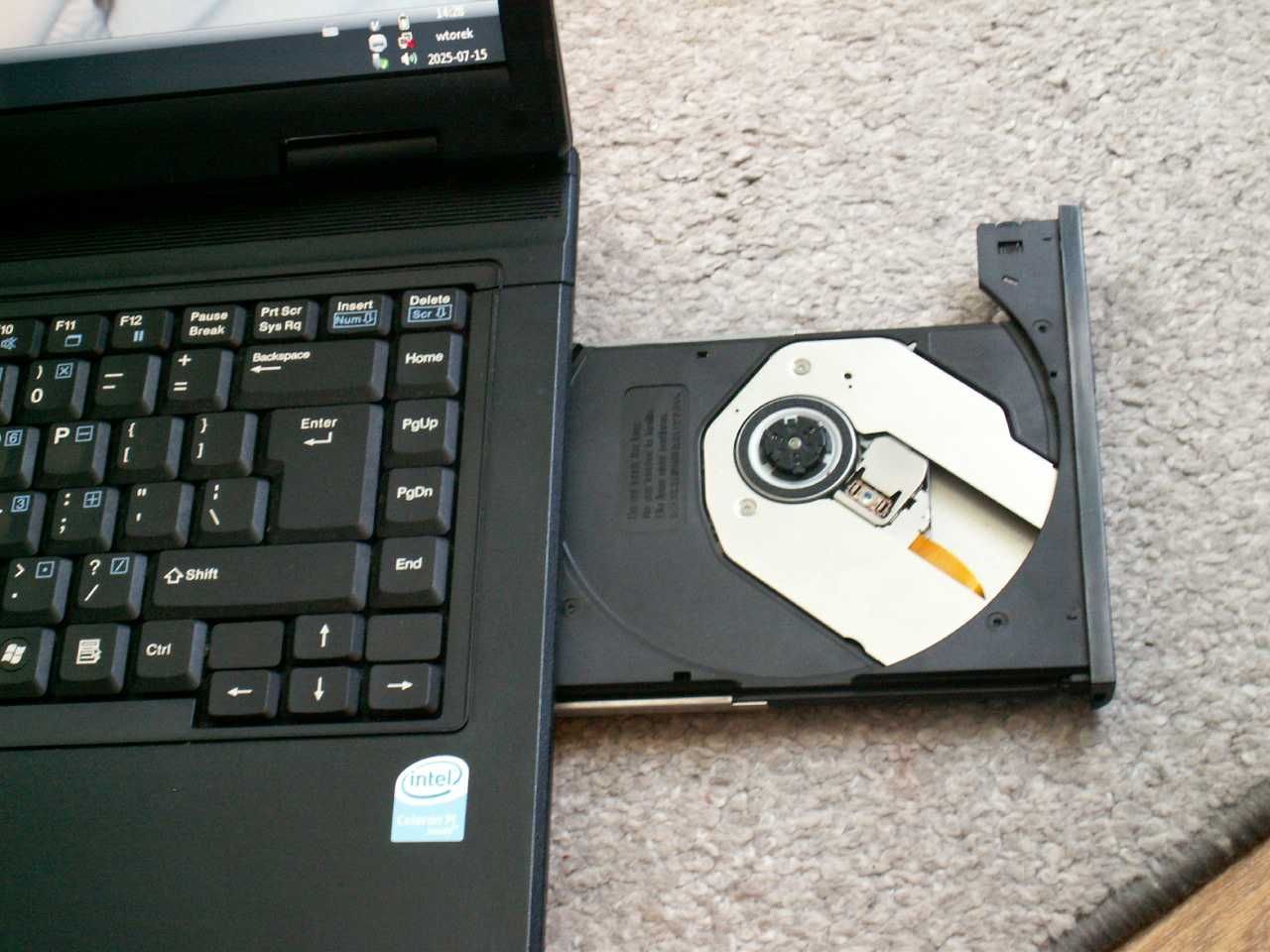 Sprawny - Zadbany - Na chodzie  -  Laptop MAXDATA ECO 4011 IW - 15"