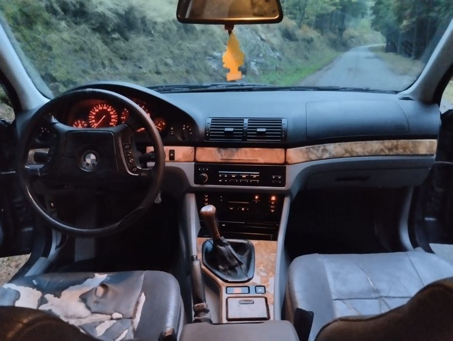 BMW e39 525tds     .