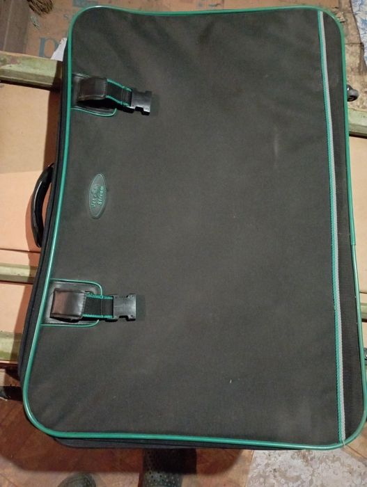 Продам чемодан валізу