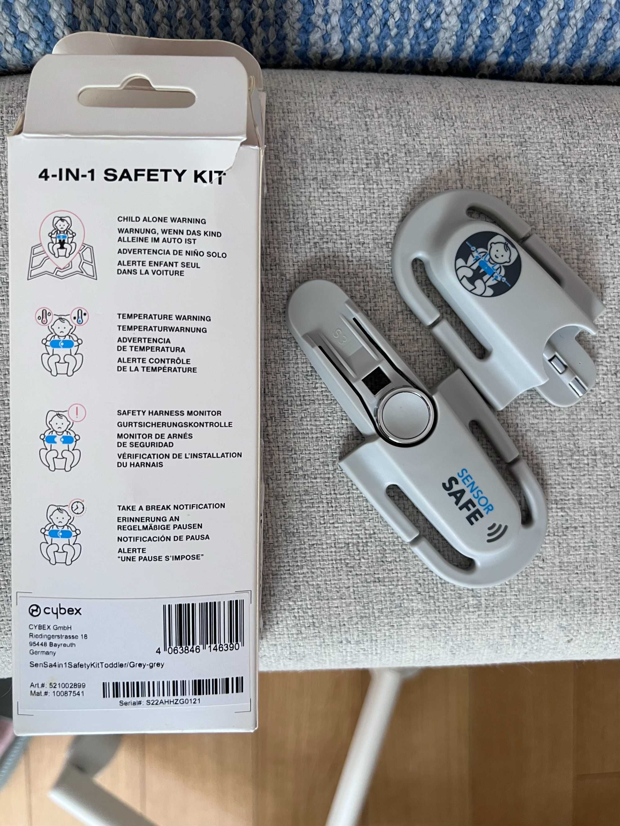 A cadeira auto Cloud T i-Size + Kit para Bebé SensorSafe + Adaptador