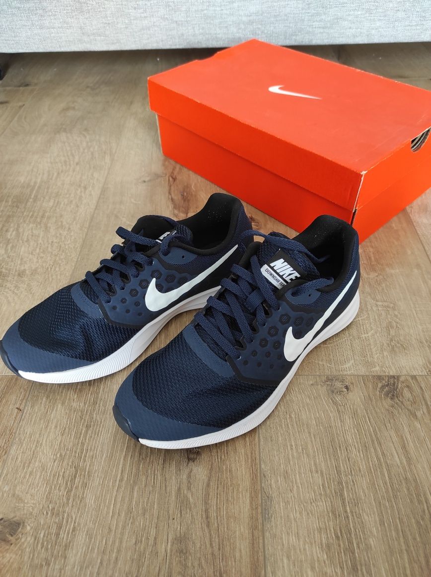 Buty sportowe sneakersy Nike downshifter 7 GS granatowe białe 38,5