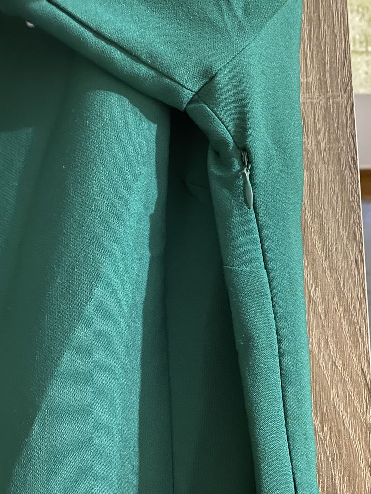 Сукня зелена з бусинками