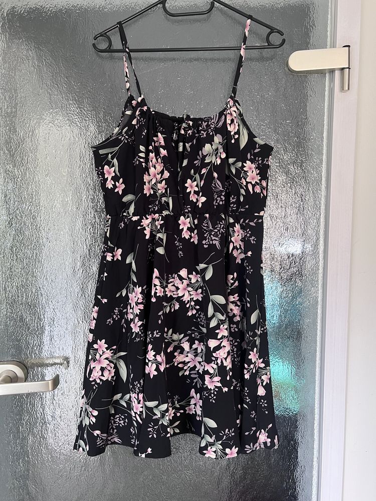 Nowa sukienka czarna kwiaty L 40 42 SHEIN krótka letnia panieński
