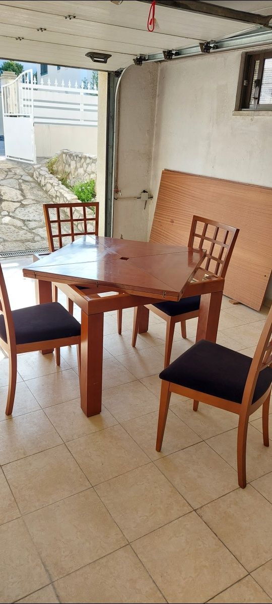 Mesa de jantar com 4 cadeiras