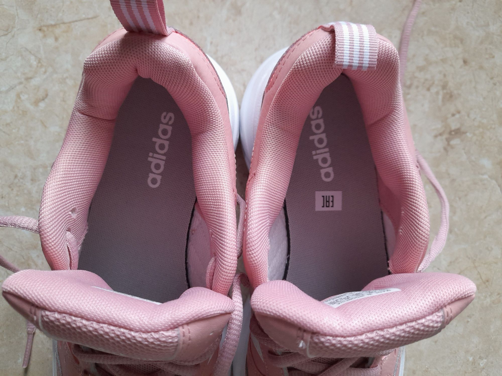 Кросівки жіночі Adidas р.  39,5  Оригінал.