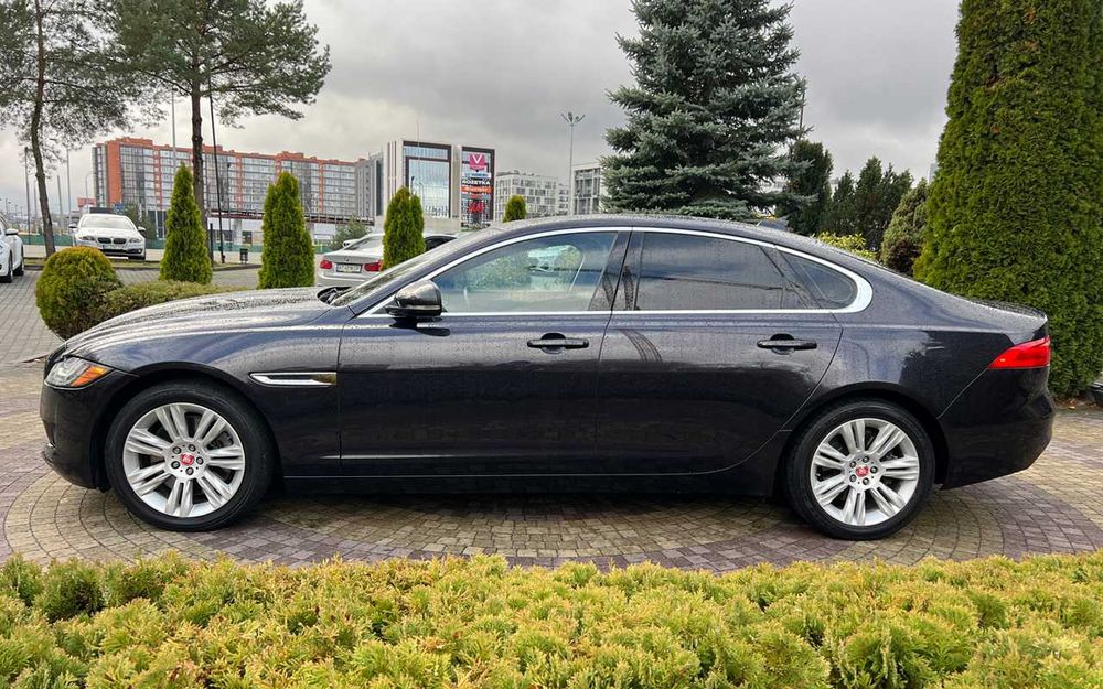 Jaguar XF 2015 рік