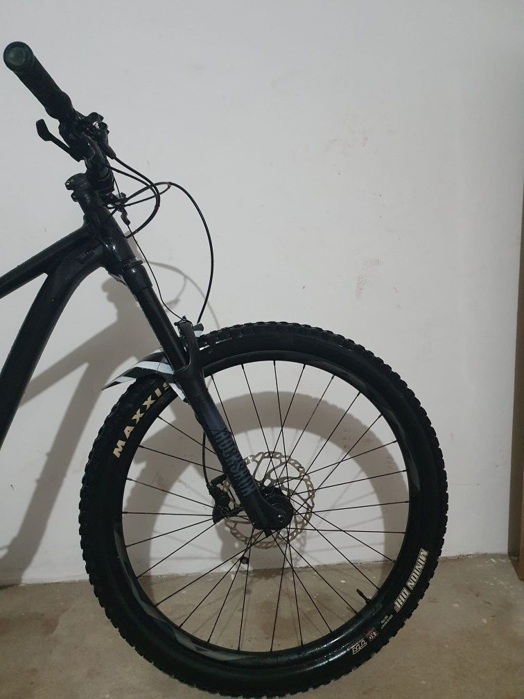 Bicicleta enduro giant 29