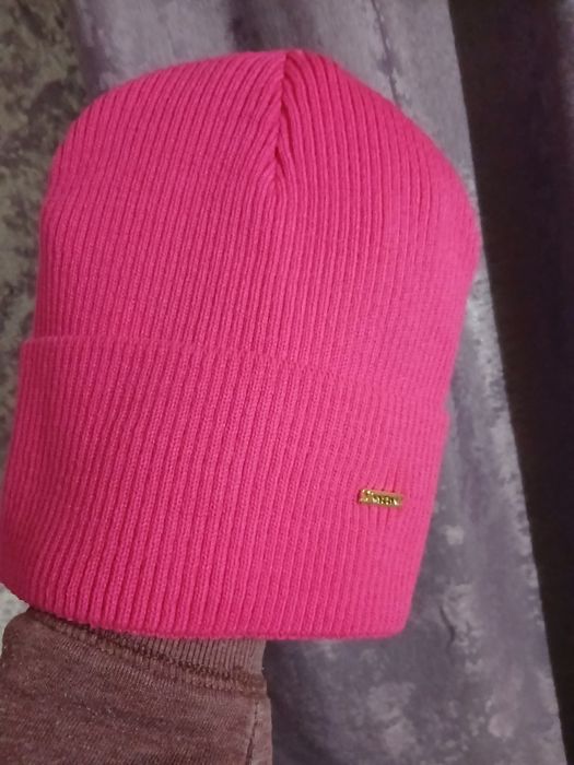 Нові шапки по 200 грн