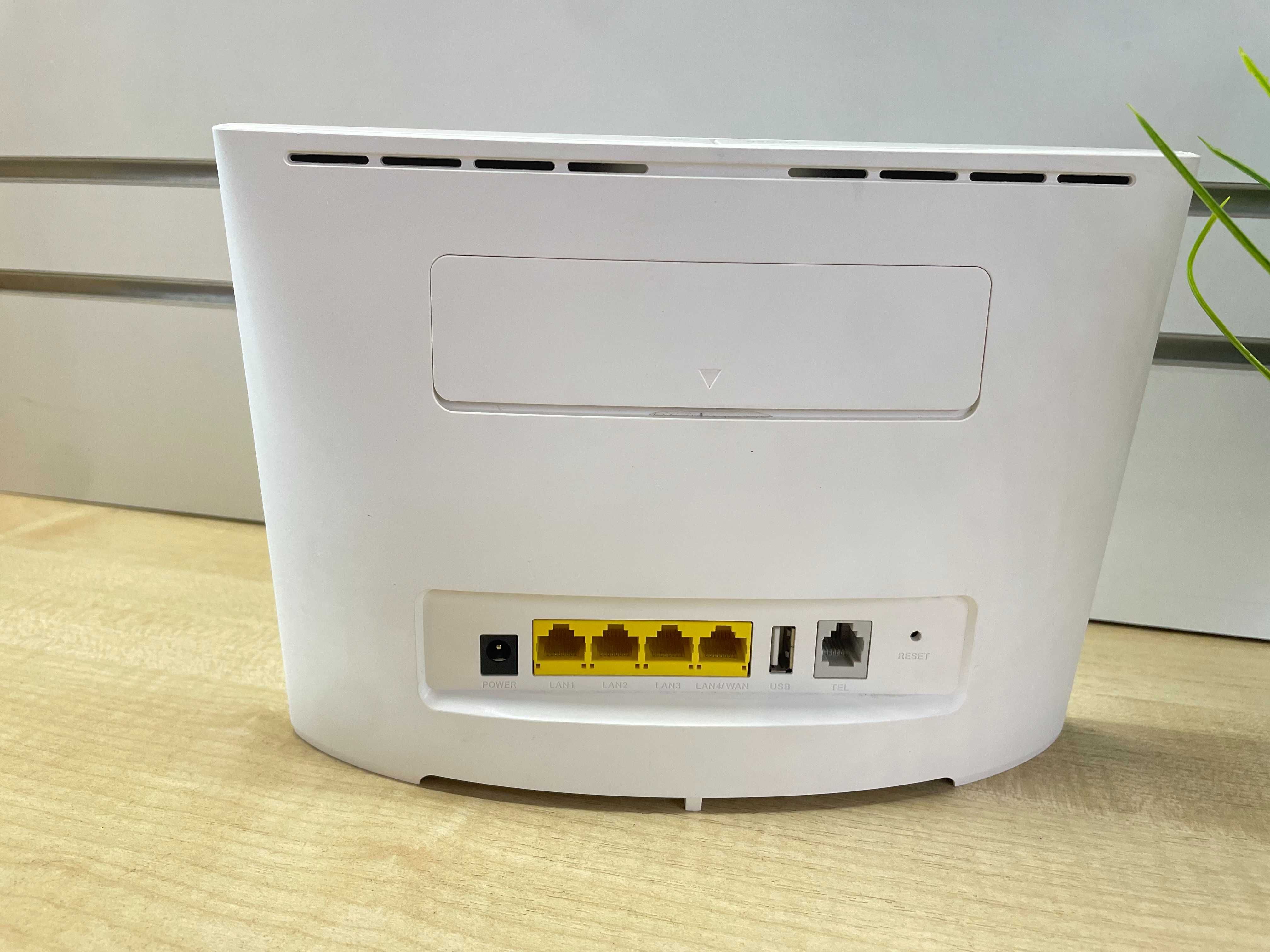 4G/3G Huawei B525s-23a, 300Мбіт WiFi роутер 2.4-5ГГц SIM маршрутизатор