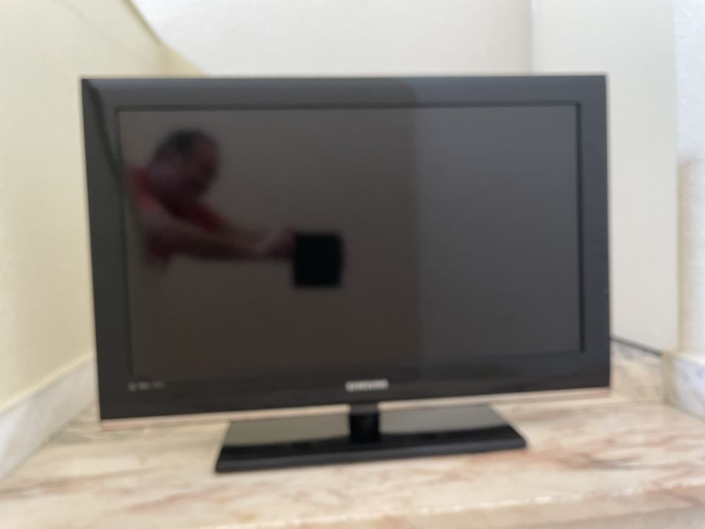 Televisão Samsung LCD Modelo 32B530 P7W para peças