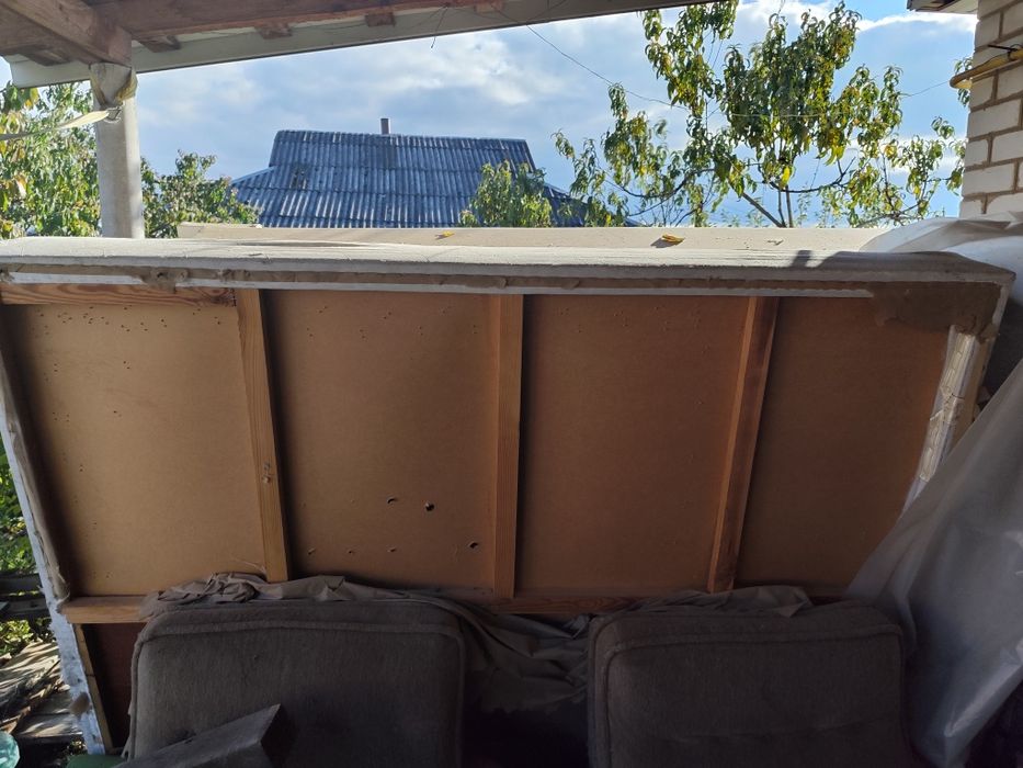 Ліжко євро розміру з матрацом і нішею.. Вставки еко-шкіра.