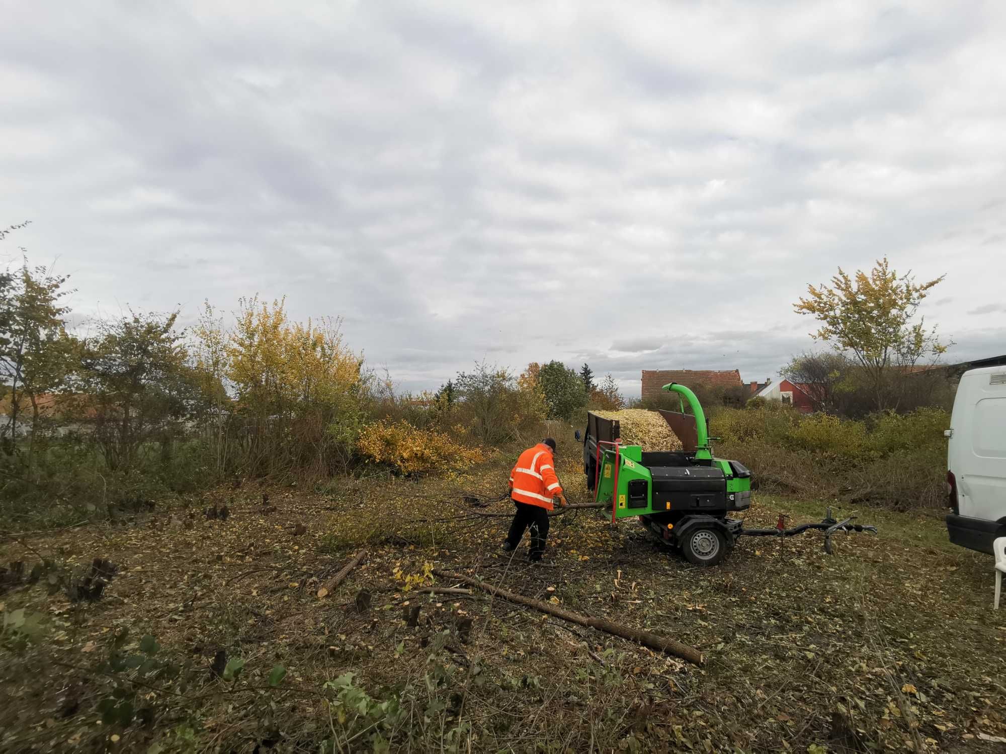 Ogrodzenie tymczasowe budowlane betonowe stemple siatka leśna wycinka