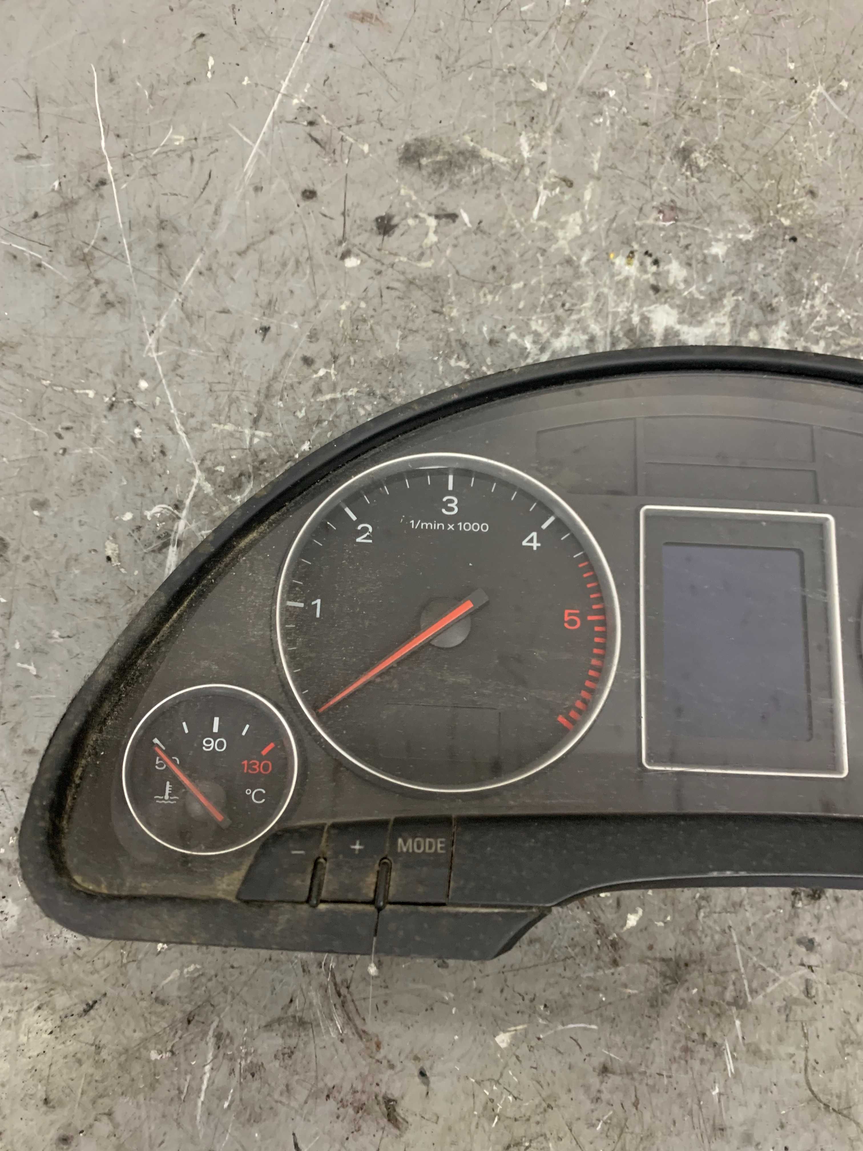 Audi A4 B6 Licznik Prędkościomierz Zegary