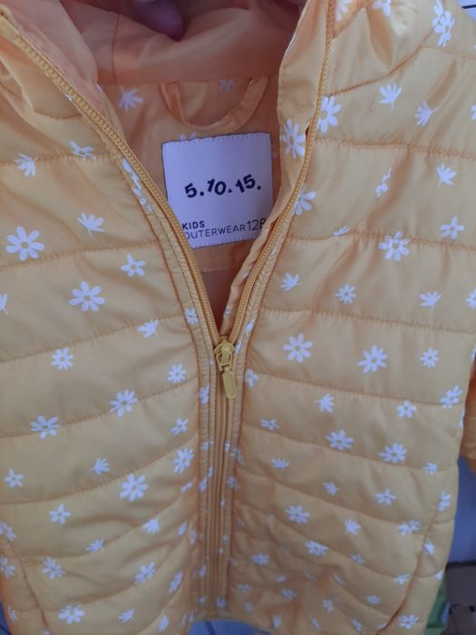 Kurtka pikowana "puchowka" 128 5.10.15  żółta kwiatki dziewczynka