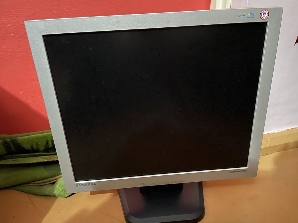 Monitor Samsung (model 913V N)