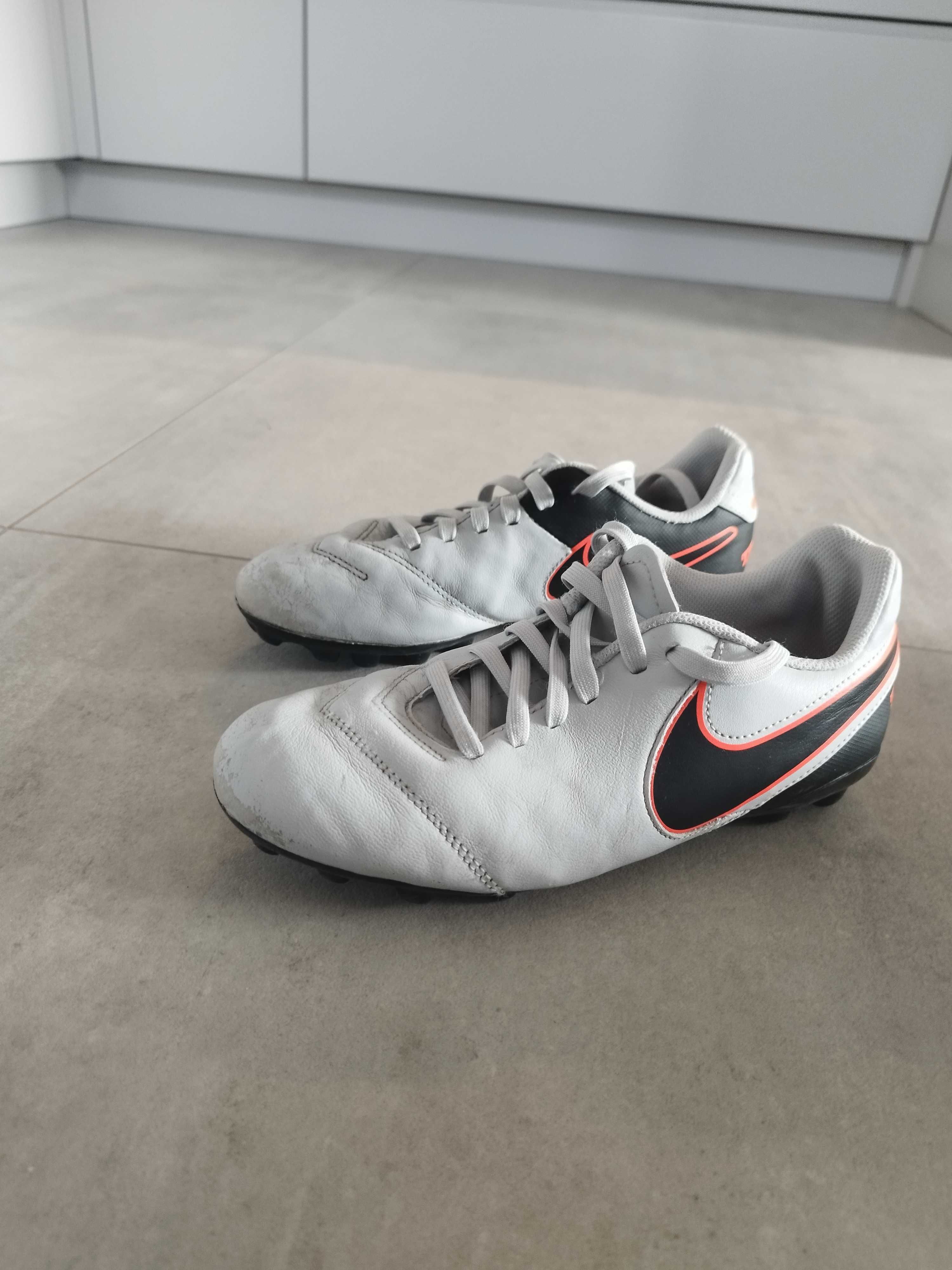 Chłopięce buty piłkarskie Nike 36.5, 23.5 cm. Korki.