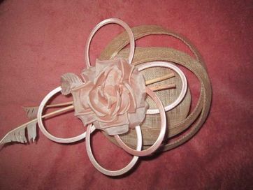 fascynator kapelusz różowy na ślub, sylwestra  itp John Lewis - nowy