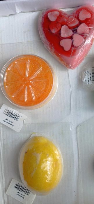 Формочки для виготовлення мила або шоколаду.