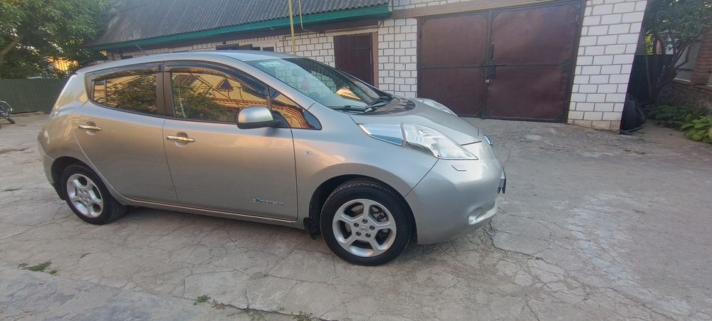 Продам Nissan Leaf